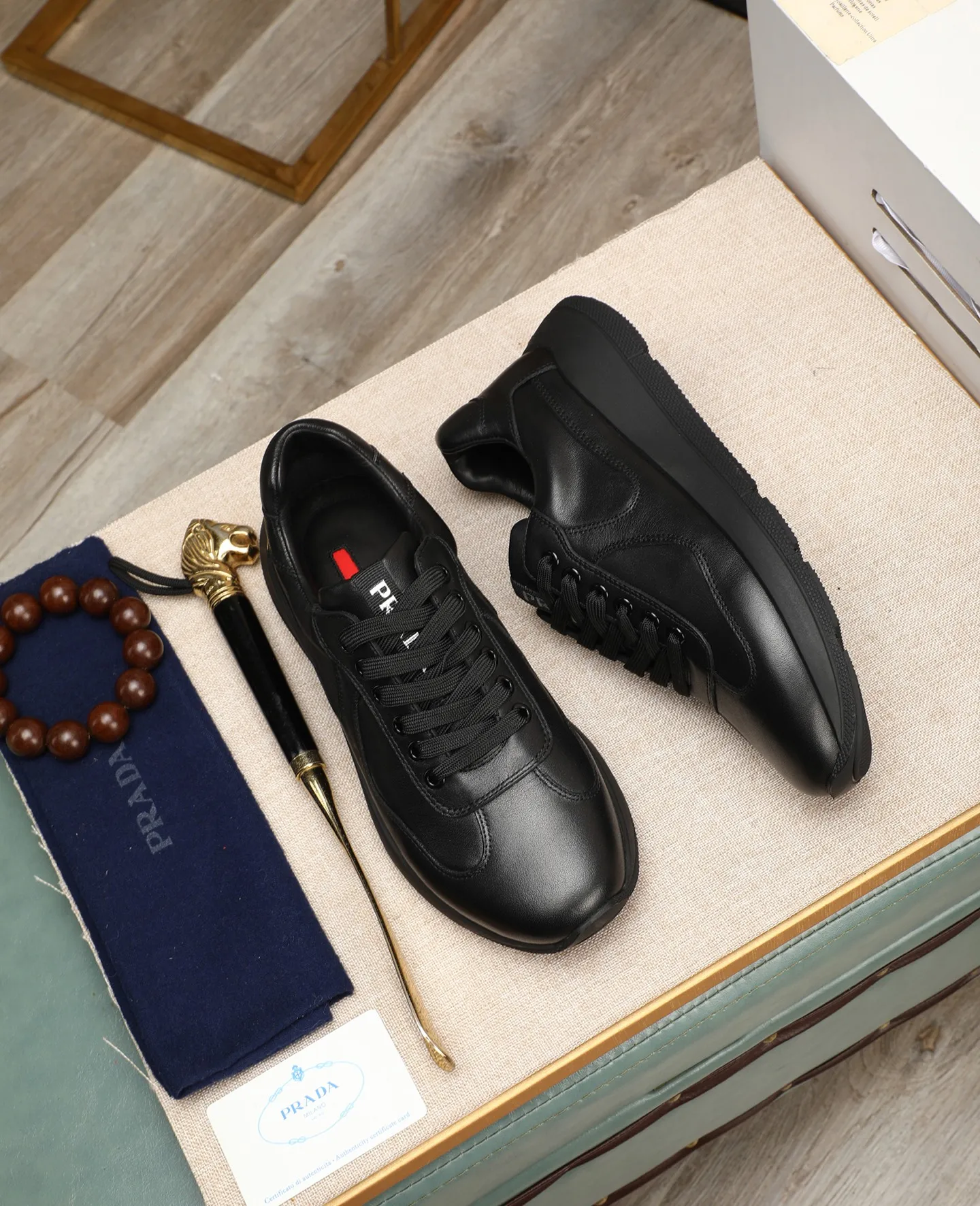 Men's shoes 💰600 Top quality New hot models on the official website, timeless for a century, 🆘 Trendy brand (Prada) mainly promotes hot models, avant-garde and versatile fashion men's shoes private version molding, cowhide surface splicing 1:1 oil edge treatment... fashionable and simple, original imported cowhide lining cowhide feet; the atmosphere and personality are more fashionable, eye-catching and pursuing class, it will subvert the old idea and be a must-have for fashion trendsetters with you! Must keep it for yourself! High-end comfort, high-end quality workmanship. Size: 38-44 Various colors available. full package